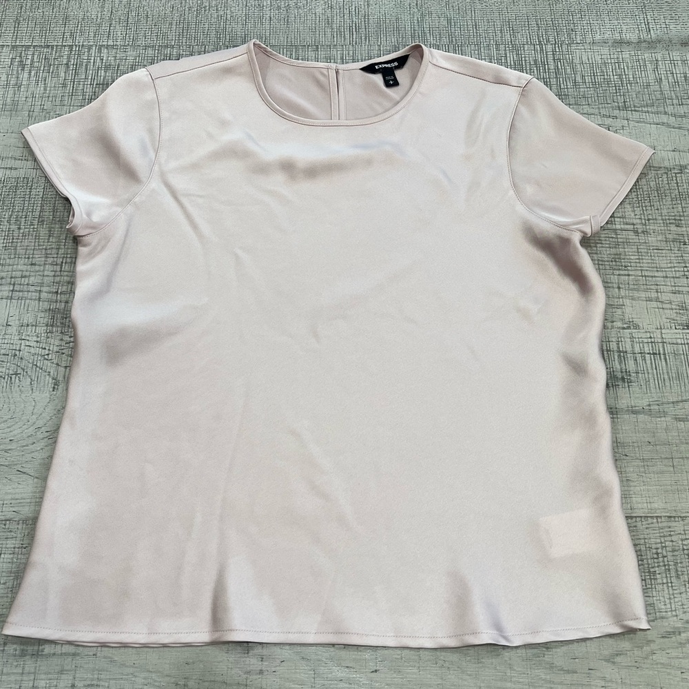 Express Blush Pink Silk Like Short Sleeve Blouse Size Small - Picture 2 of 13